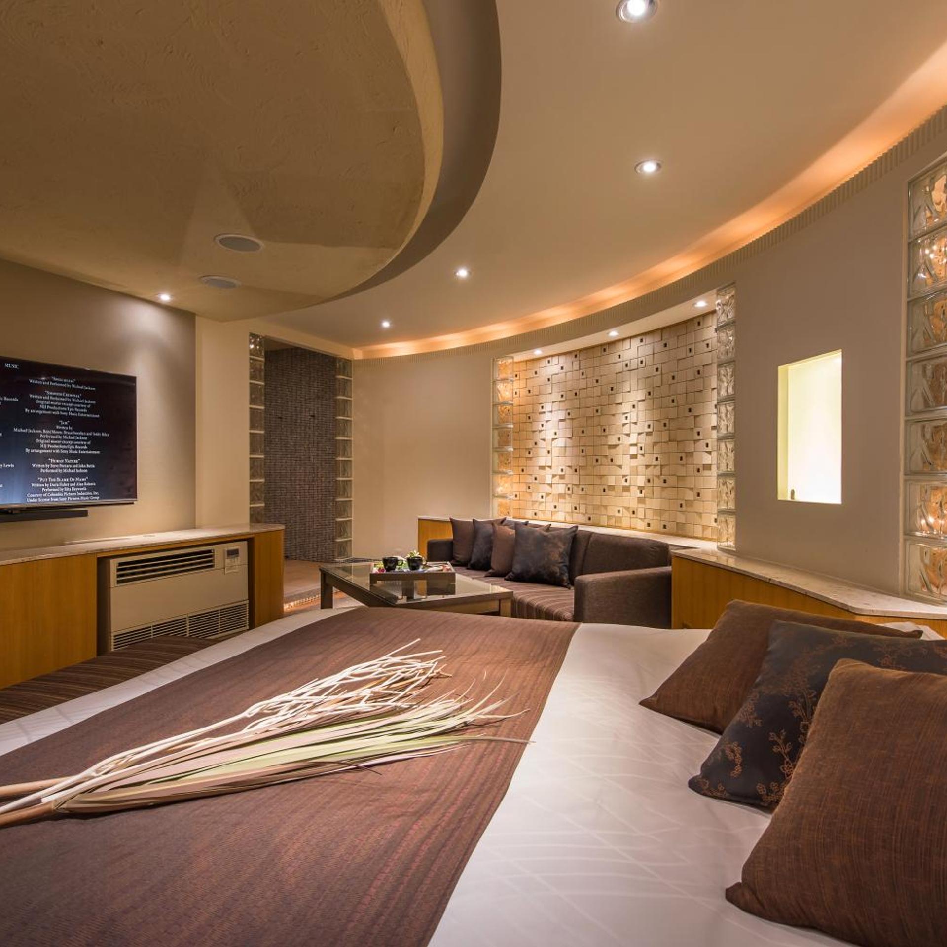 Hotel C. Chiba Shiroi 46/58