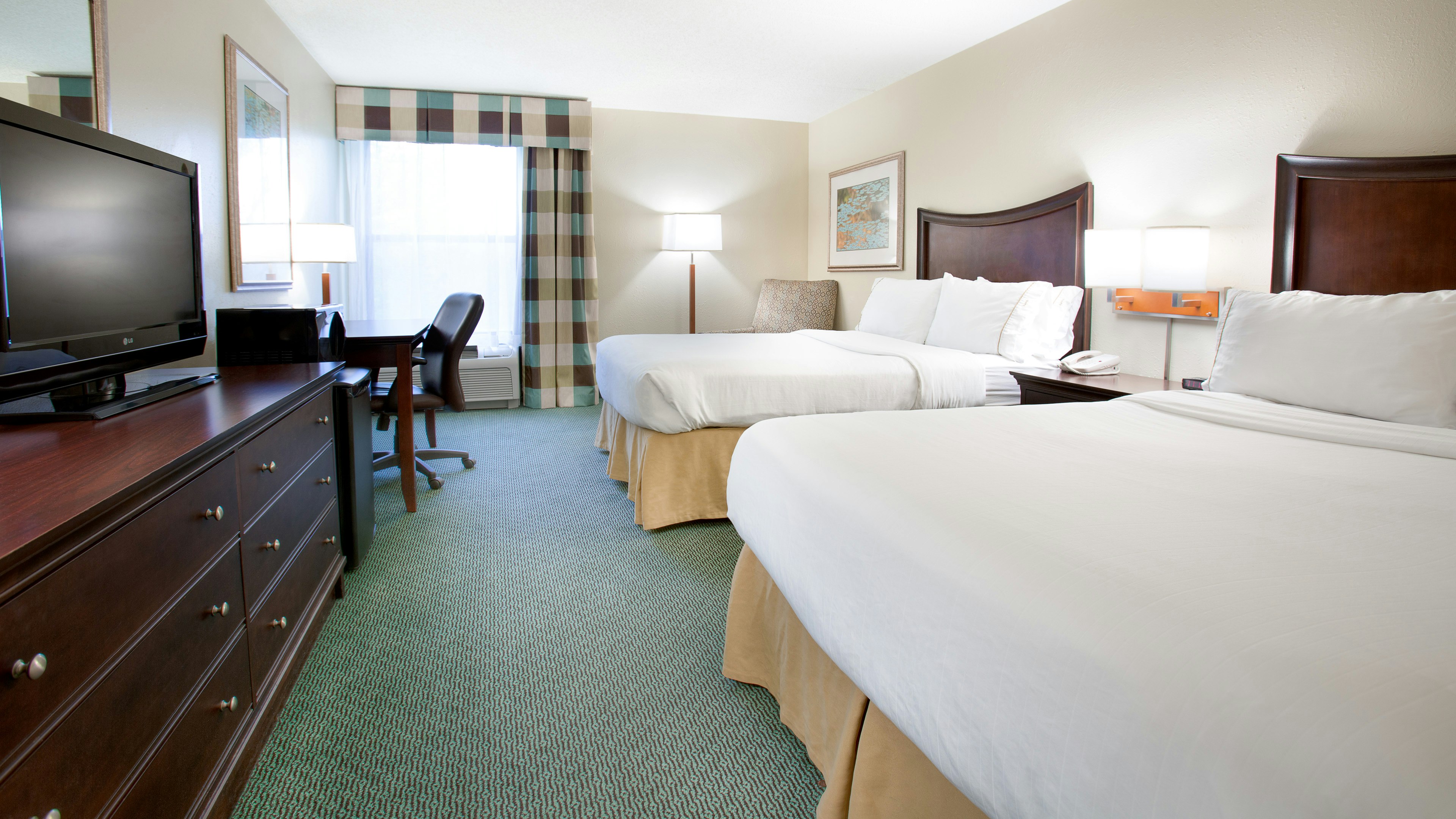 Holiday Inn Express Indianapolis Airport 34/80