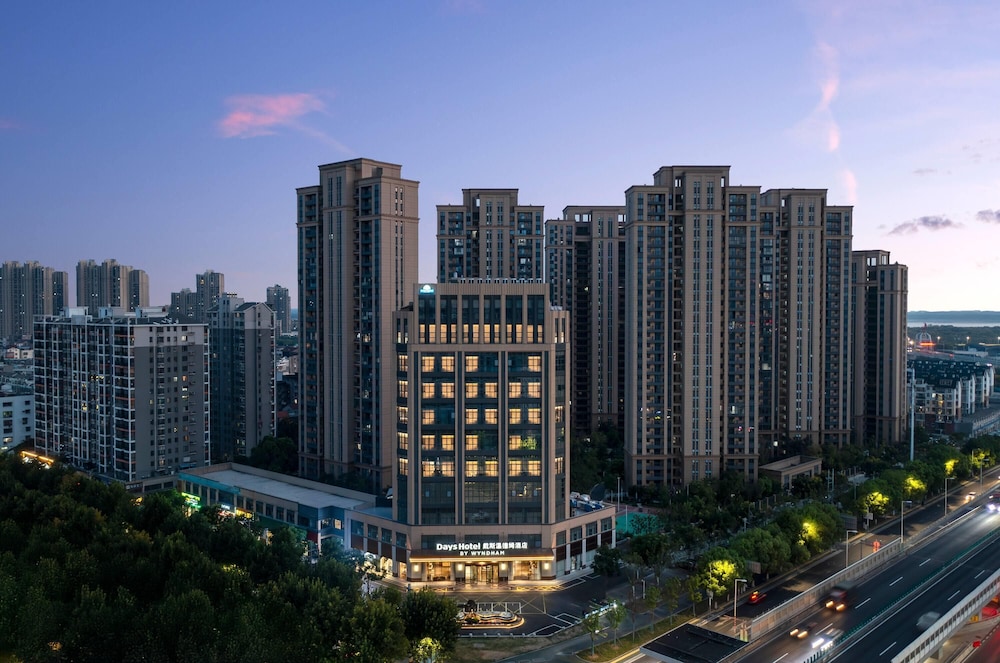 Days Hotel by Wyndham Jingzhou Jinlong 2/37