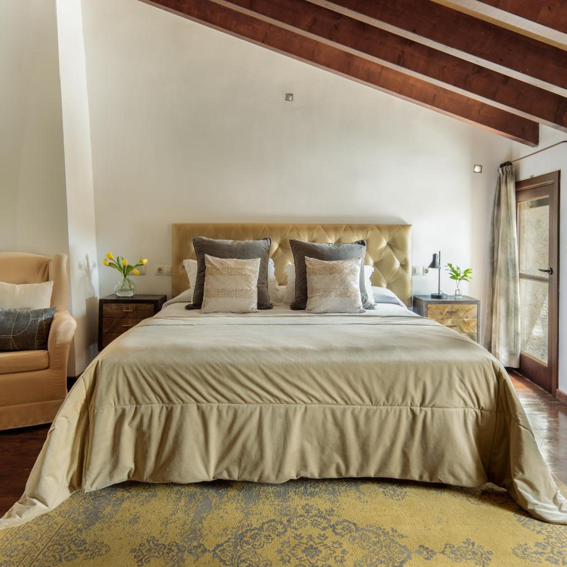 suite, balcony