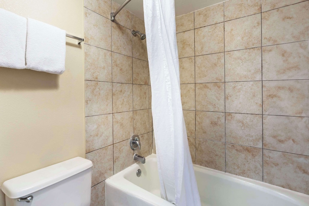 Suburban Studios International Drive 46/48
