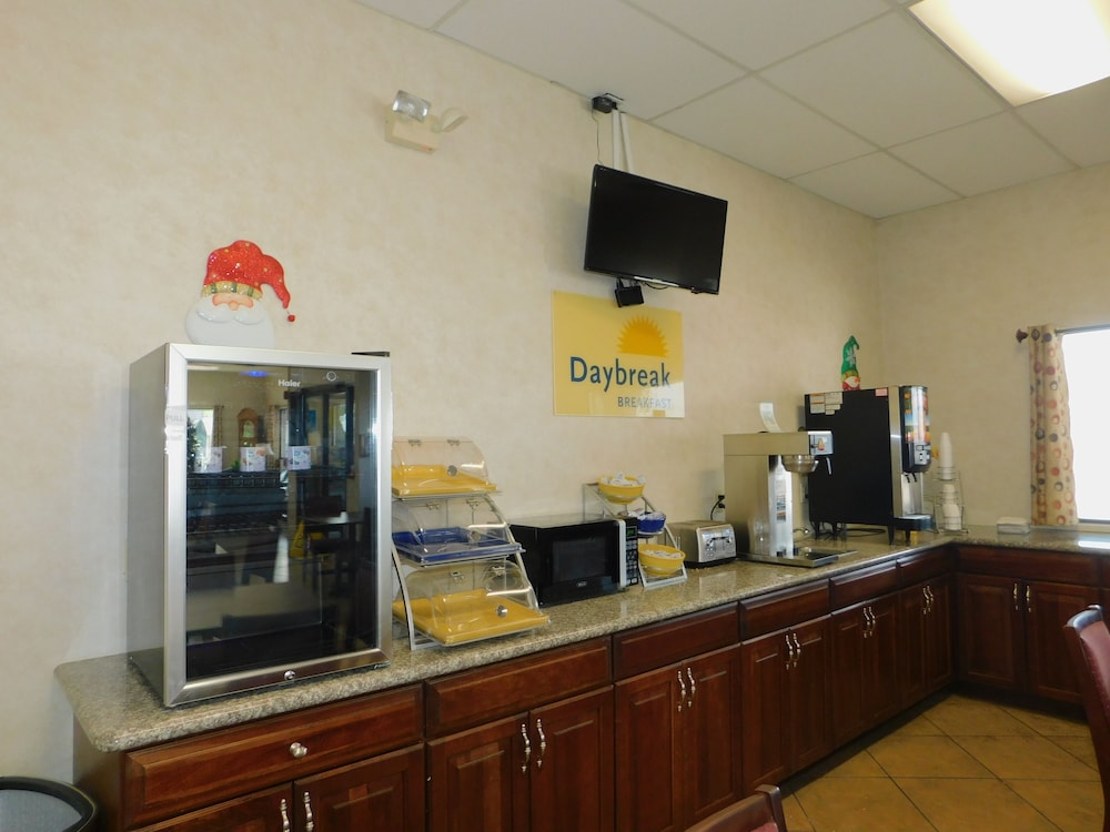 Days Inn by Wyndham Huntington 25/30