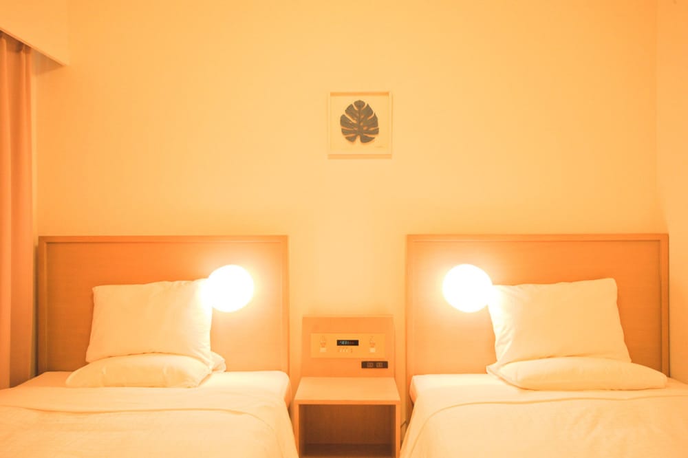 ROOM, TWIN BEDS