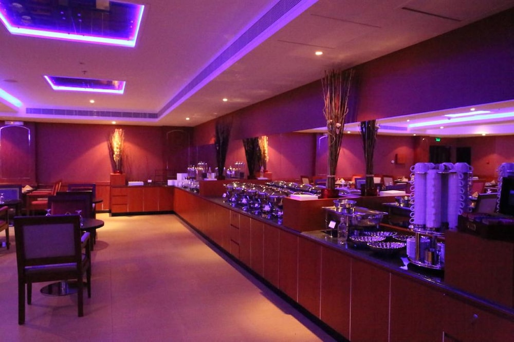 ROYAL PHOENICIA HOTEL 40/50