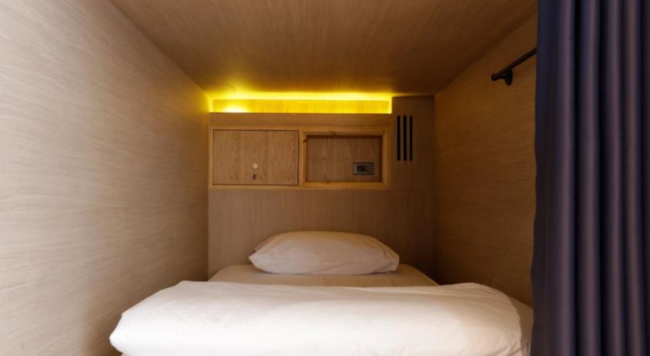 Capsule, Mixed Dorm, Single