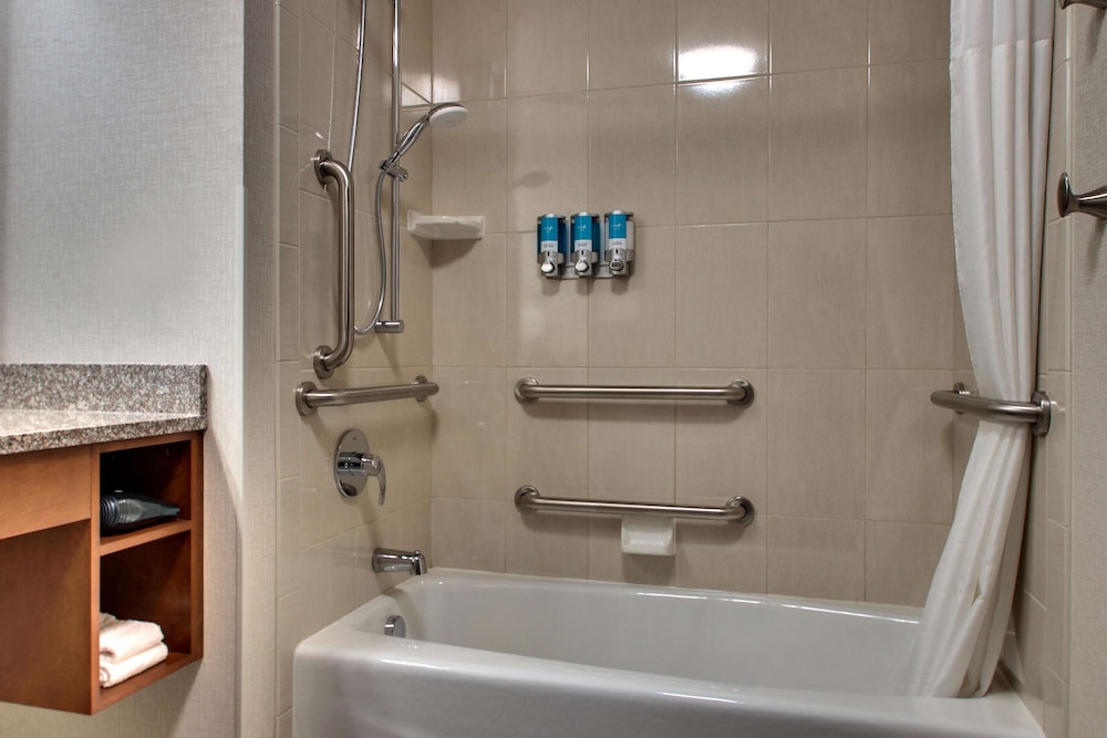 Drury Inn & Suites Iowa City Coralville 49/50
