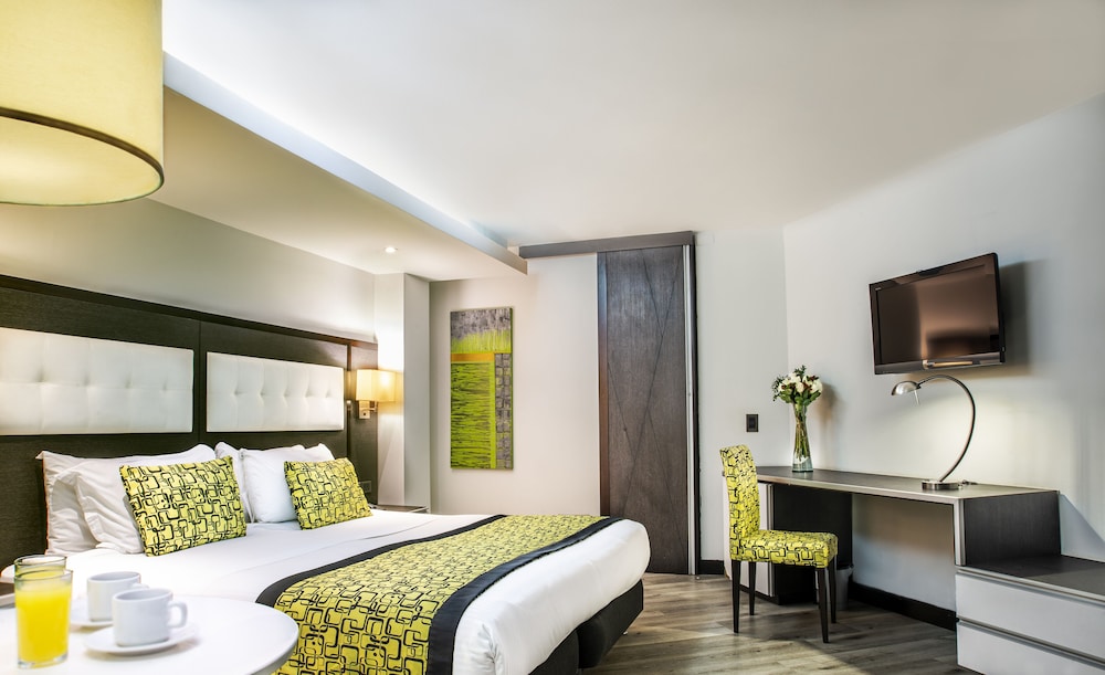 SUPERIOR, QUEEN BED