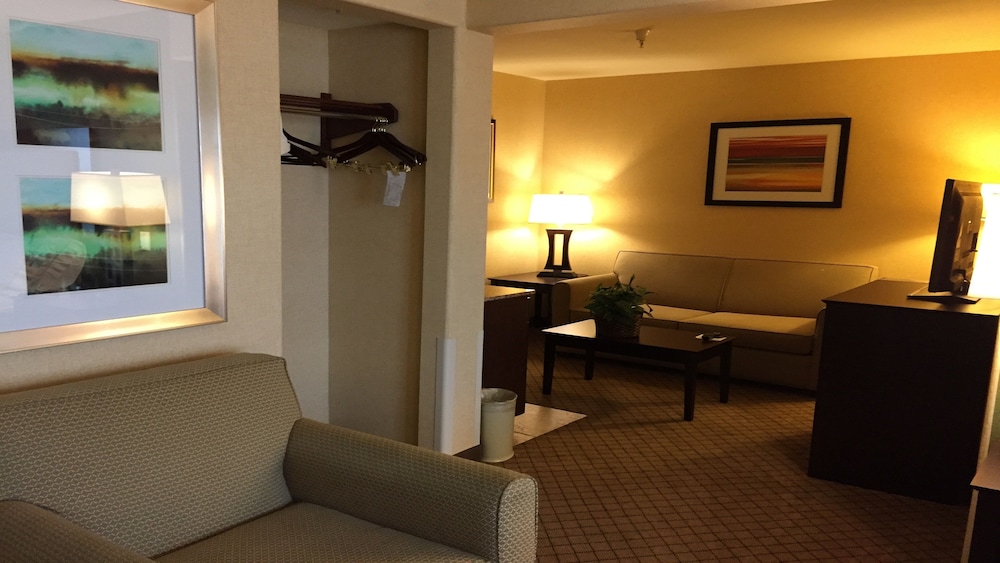 Holiday Inn Express Woodland 34/53