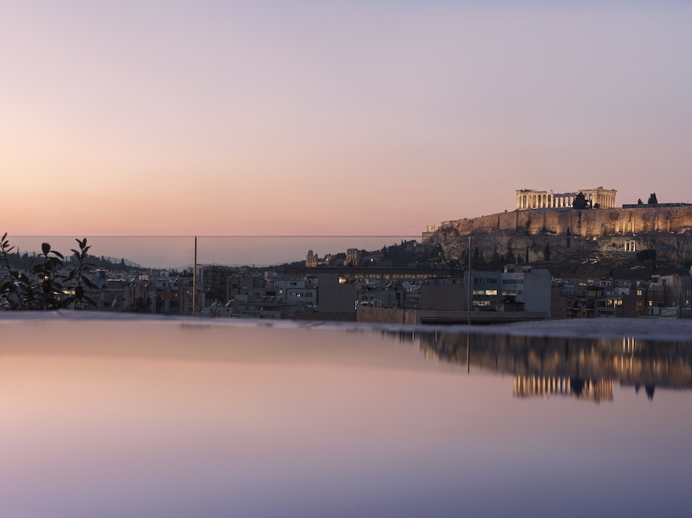 Monastik Living In Athina 40/50