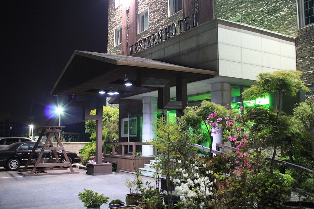 Western Hotel 4/47