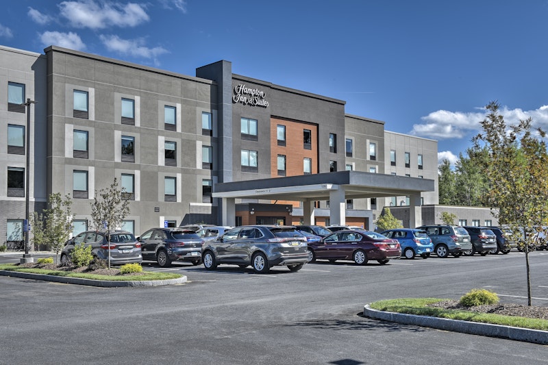 Hampton Inn and Suites Keene 46/47