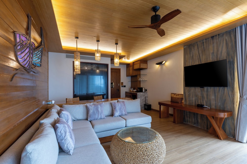Sinae Phuket Luxury Hotel 52/78