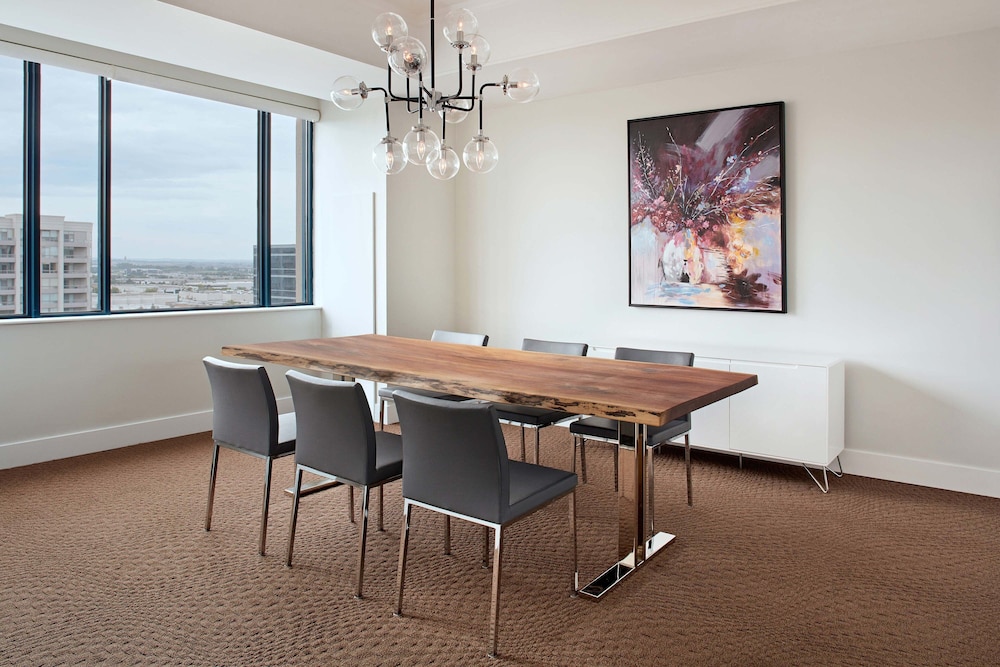 Sheraton Parkway Toronto North Hotel Suites 43/46