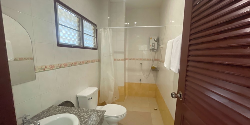 Yellow Tique Hotel 54/58
