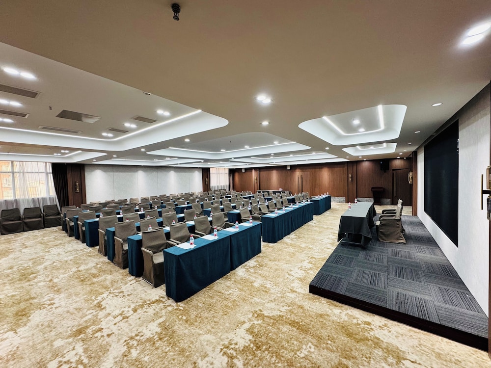 Country Inn & Suites by Radisson 36/38