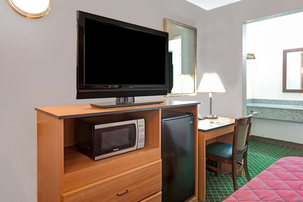 Travelodge By Wyndham Sacramento / Rancho Cordova 12/17