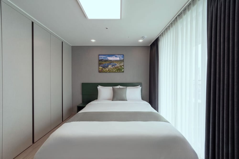 Bella, Junior Suite, King Bed, Sofa