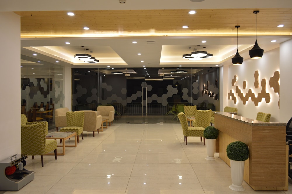 The Orchard Greens Resort 4/48