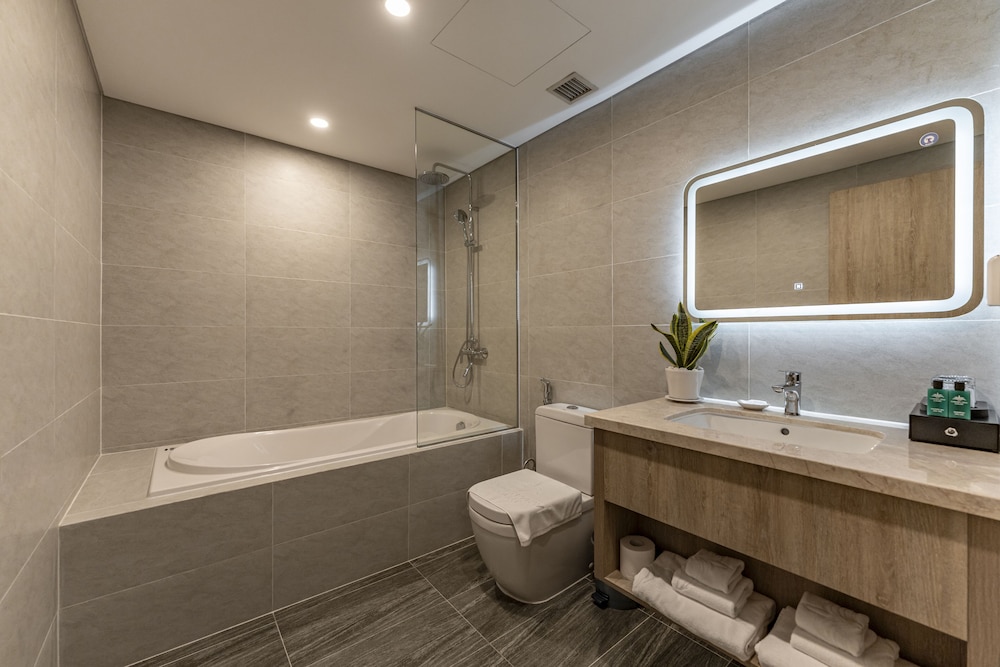 Garden View Court Serviced Apartments 48/50