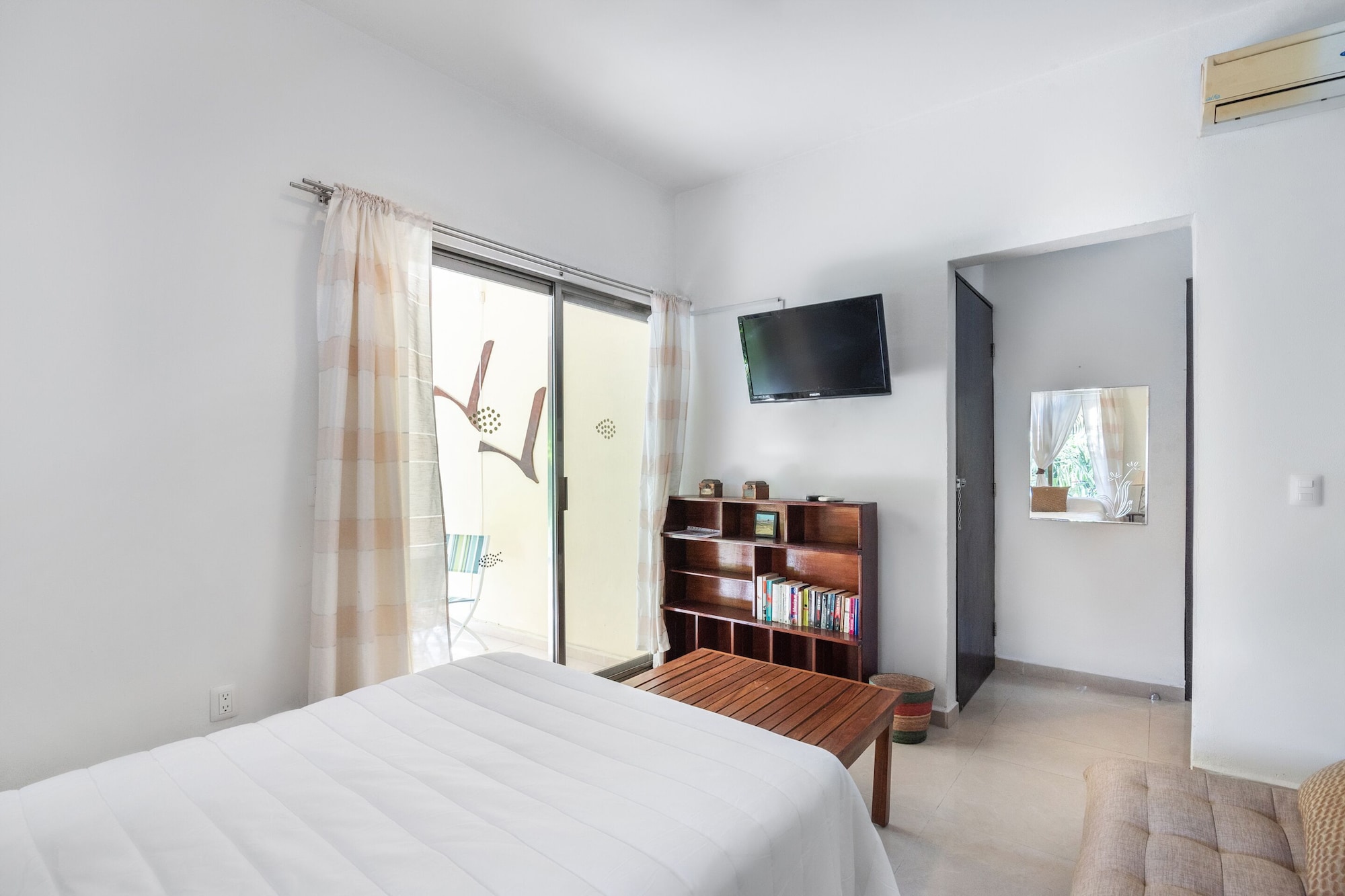2 Bedrooms, Studio, Suite, 1 Single and 2 Double Beds, Pool View, Balcony