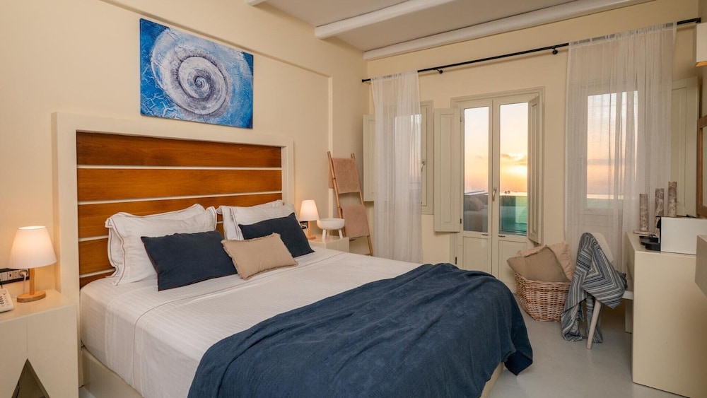 CRYSTAL, SUNSET, SUITE, CALDERA VIEW, HOT TUB