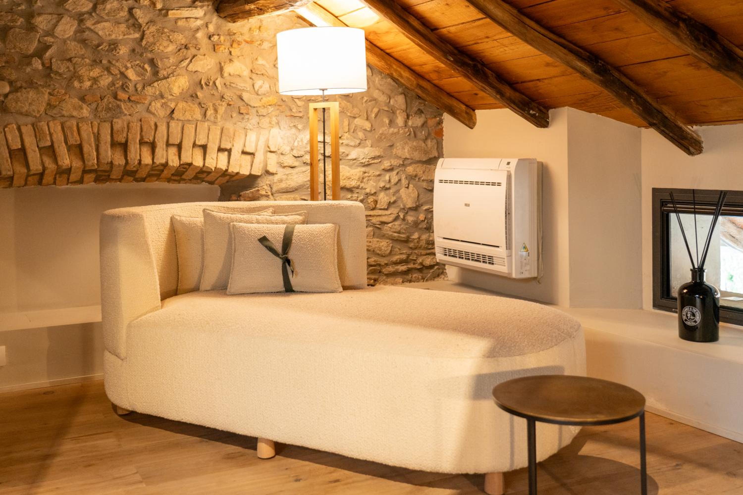 جناح، La Casa Del Mulino 3/4