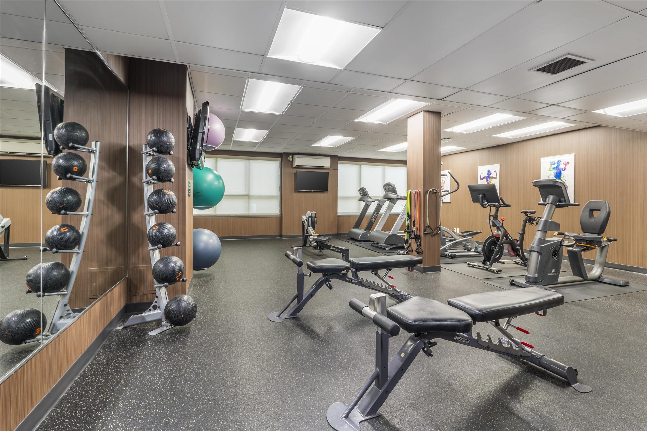 Best Western Plus Carlton Plaza Hotel 26/43