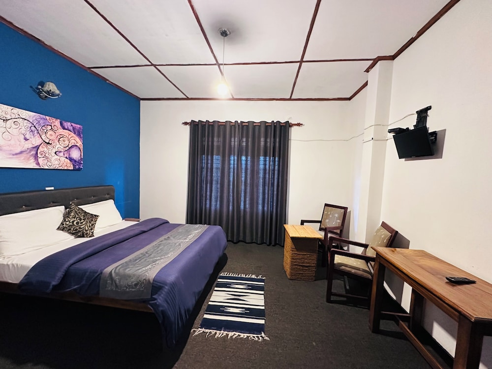 New Royal Mount Hotel 13/50