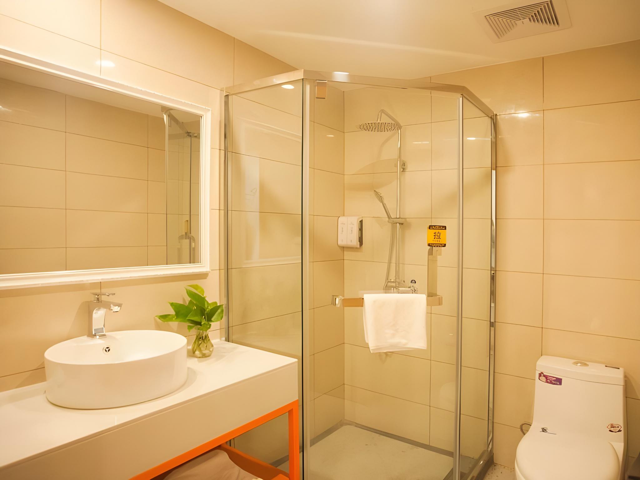 Shell Shanghai Baoshan District Aqua Road Garden City Hotel 16/19