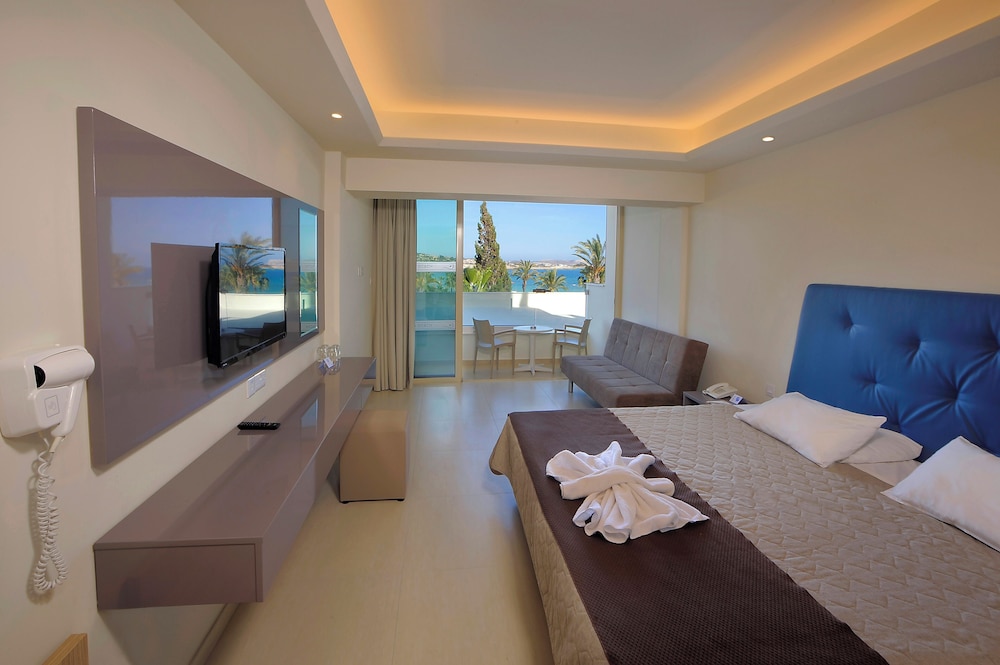 Nelia Beach Hotel & Spa 16/67