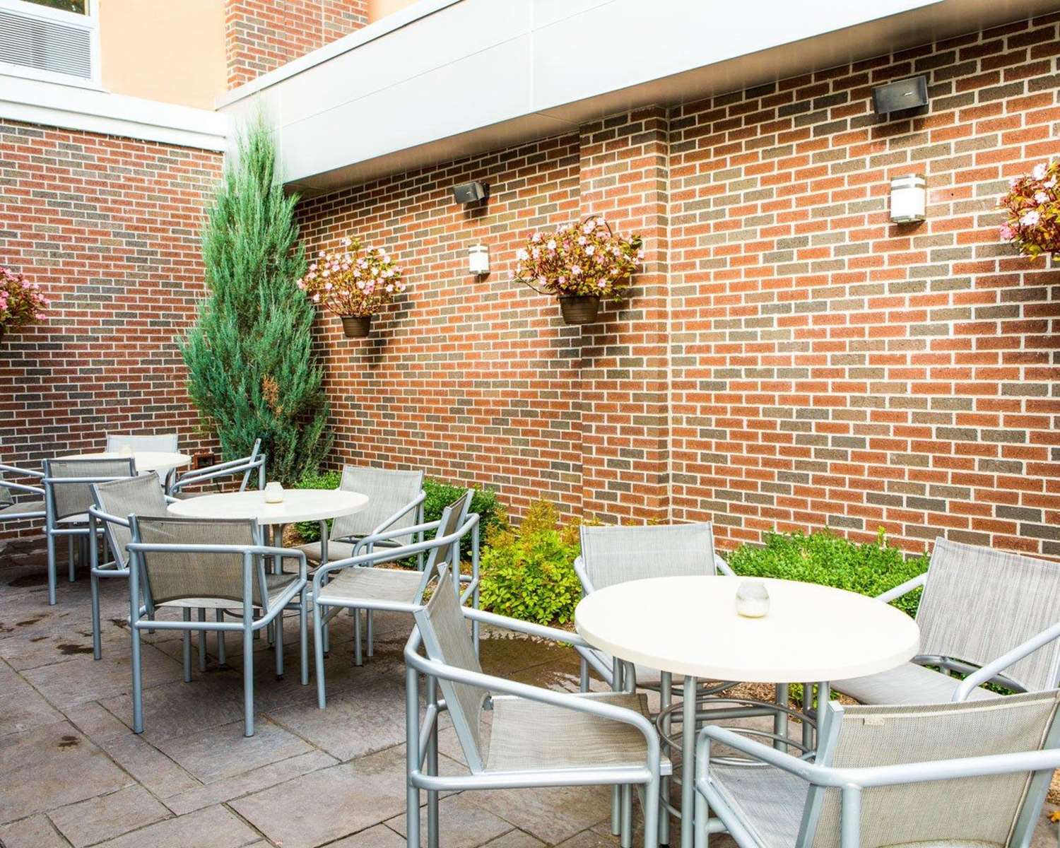 Cambria Hotel Traverse City 37/46