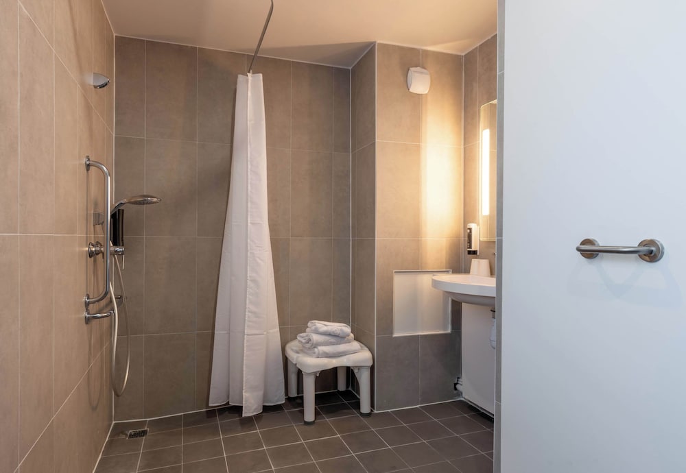 غرفة بسرير مزدوج لذوي الإعاقة، B&B HOTEL Amiens Centre Cathedrale 7/9