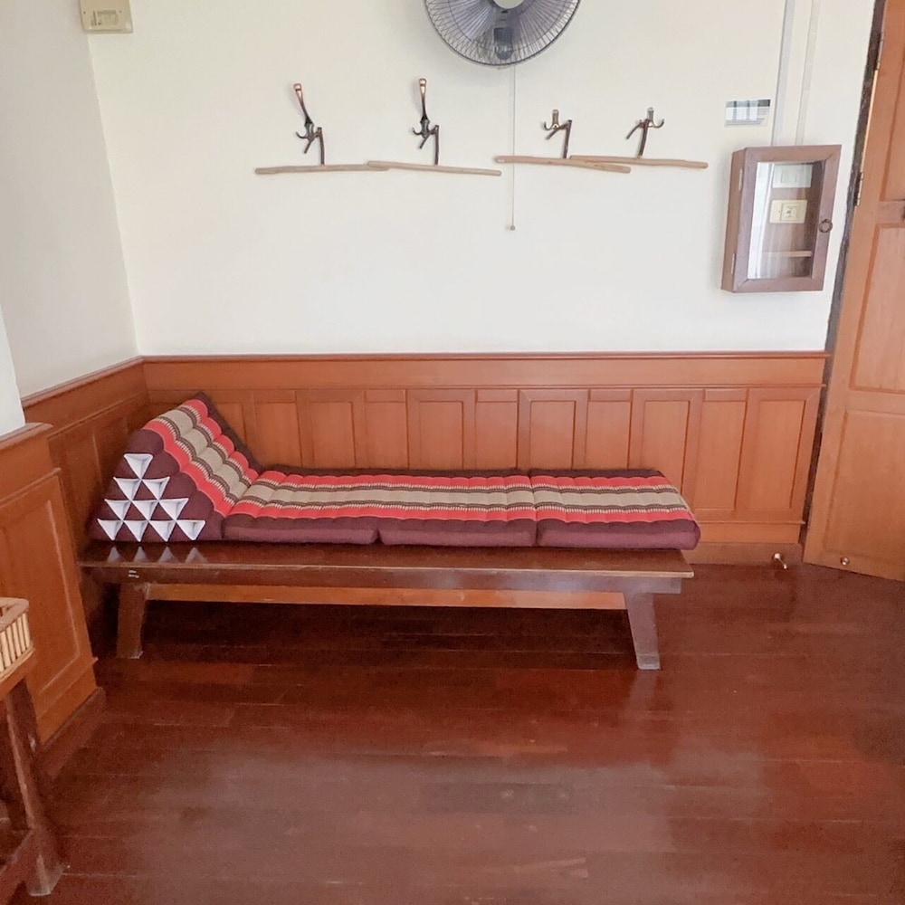 Rustic Guesthouse 4/50