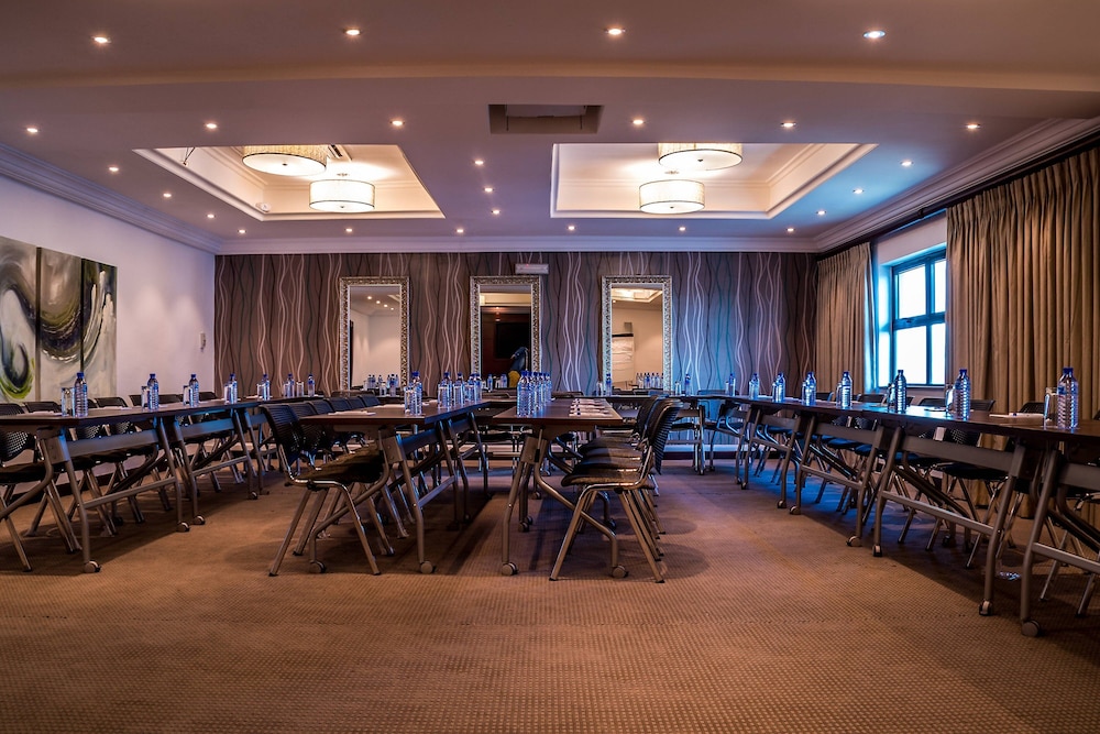 Protea Hotel By Marriott Lagos Kuramo Waters 66/71