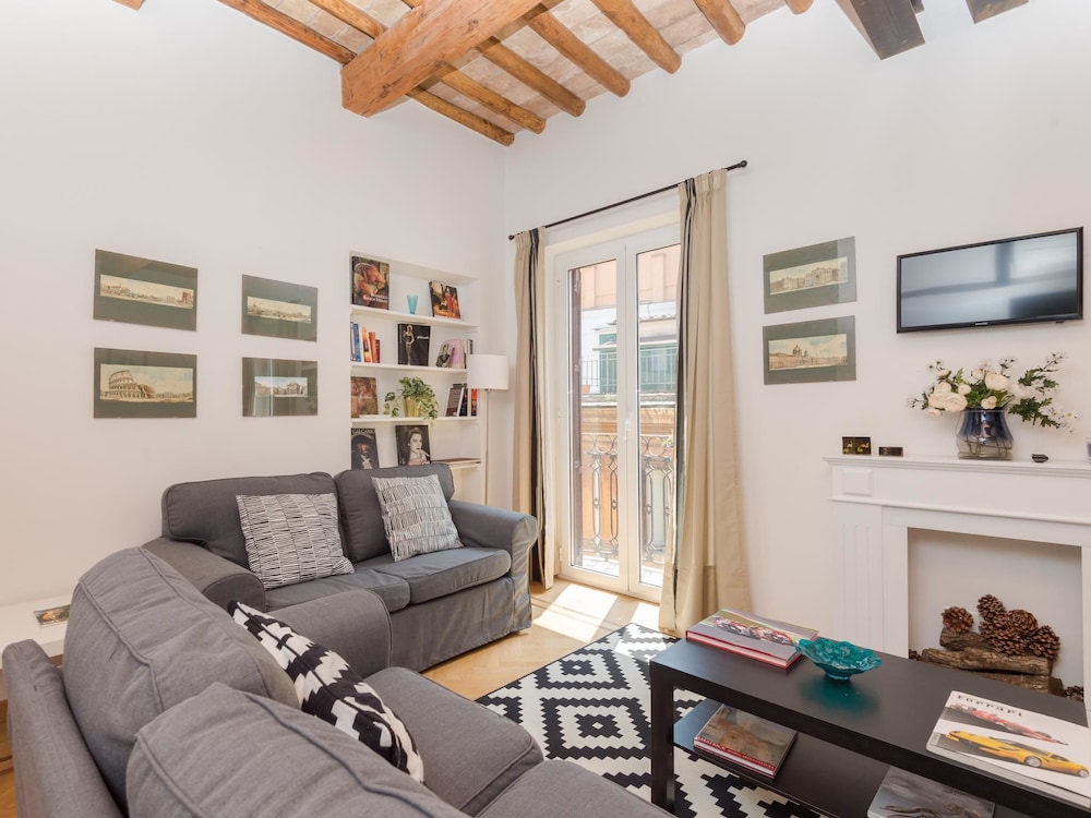 RSH Trevi Fountain Luxury Apartment 19/39