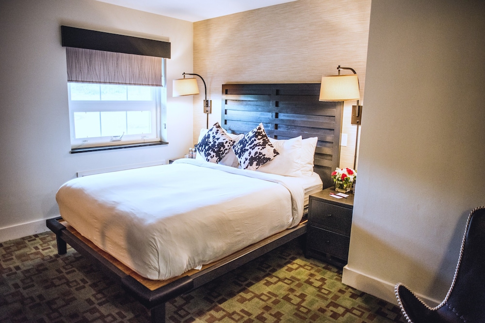 Executive, Queen Bed
