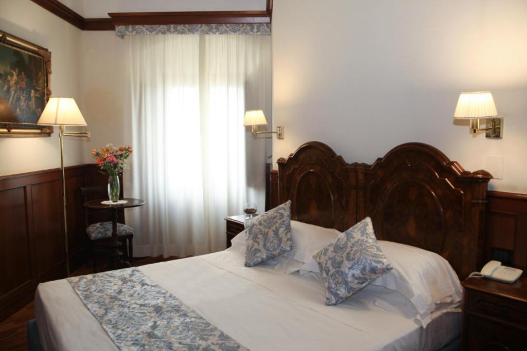 Deluxe, Queen Bed