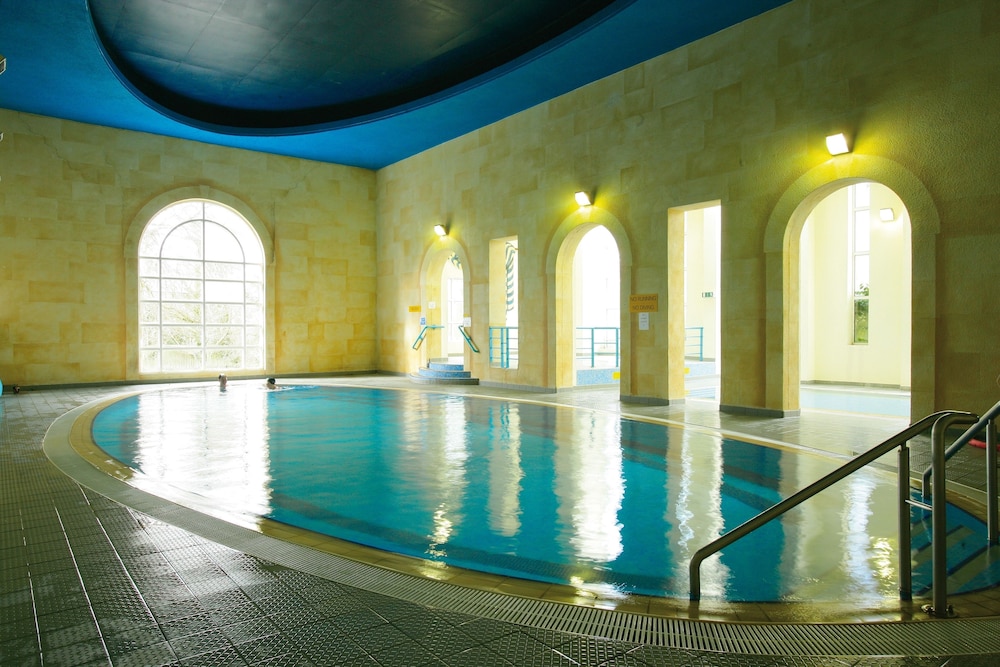 TWIN TREES HOTEL AND LEISURE CLUB(FORMERLY Downhill House Hotel) 25/54