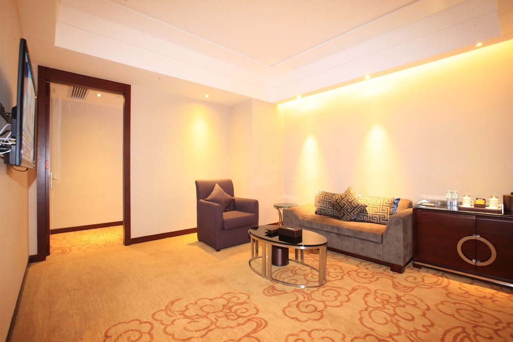 Avant-Garde Hotel 33/50