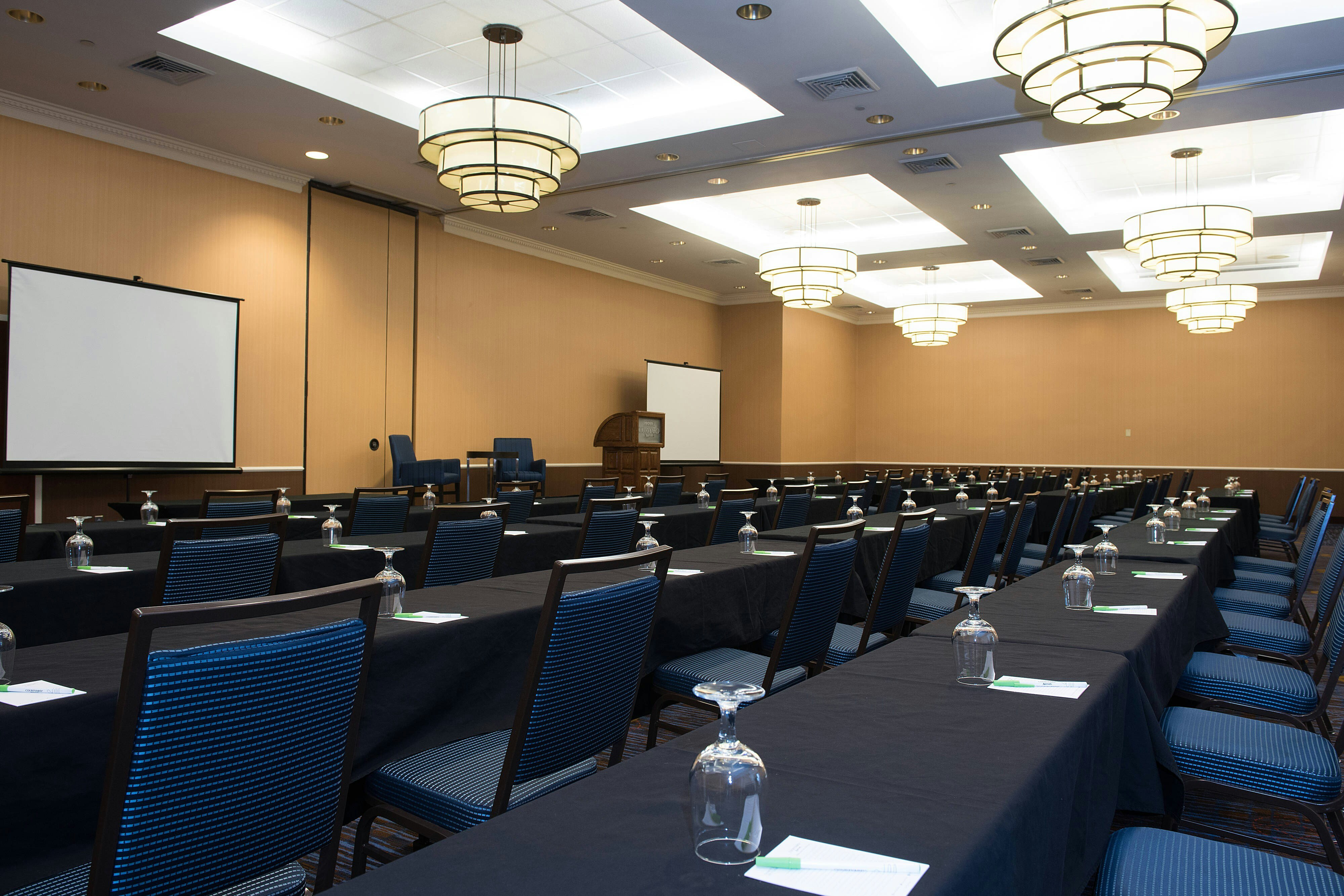 Courtyard By Marriott Waterbury Downtown 15/21