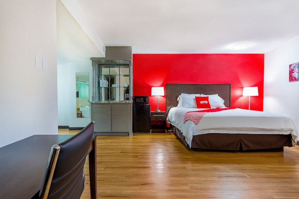 Americas Best Value Inn Moline 24/41