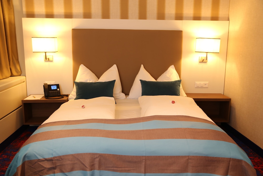 My Home Hotel 13/65