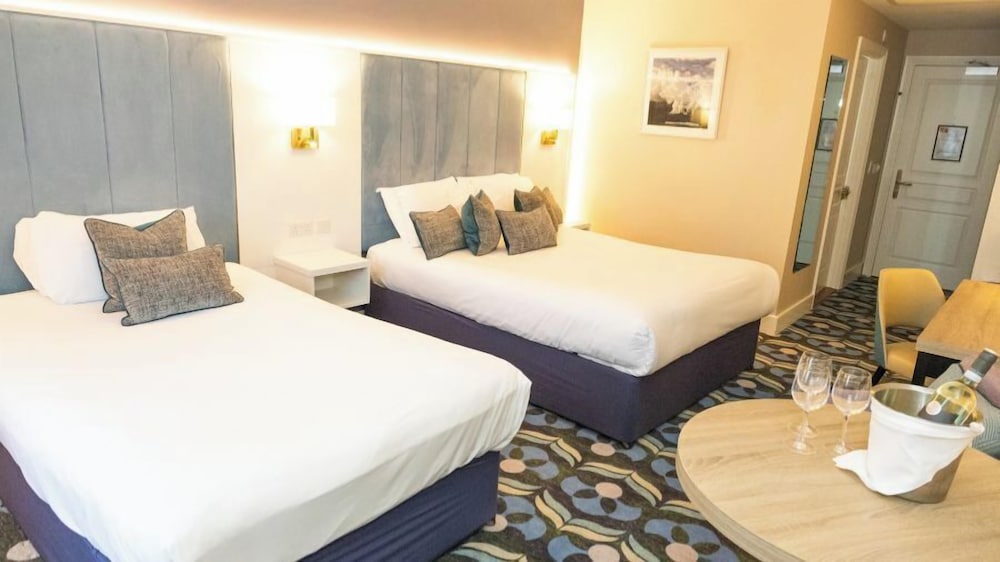 Ocean Sands Hotel 12/40