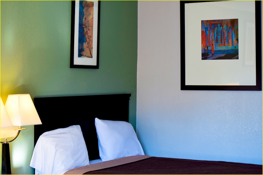Stay Inn and Suites 35/76