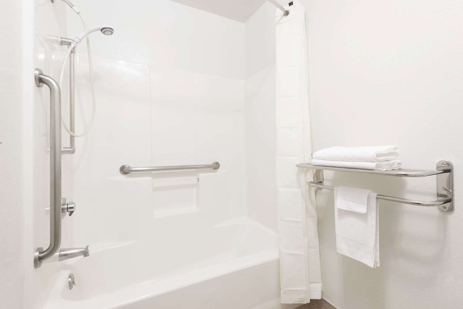 Super 8 by Wyndham Missoula/Reserve St. 16/17