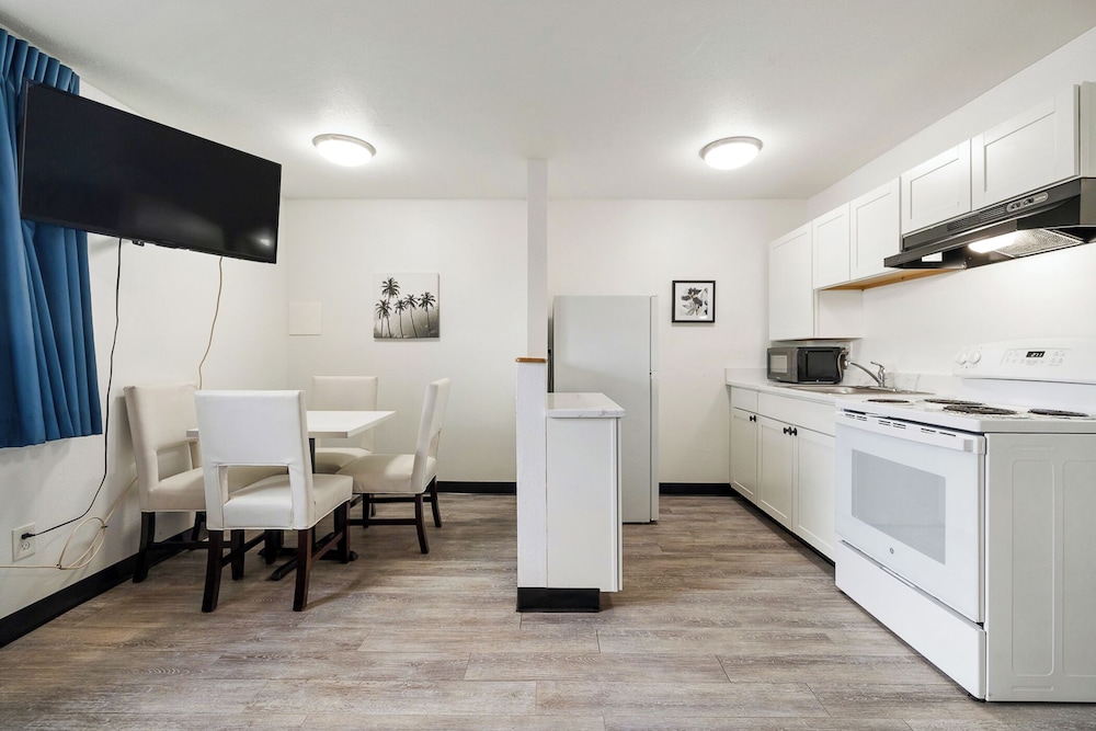 Kennewick Suites 41/58
