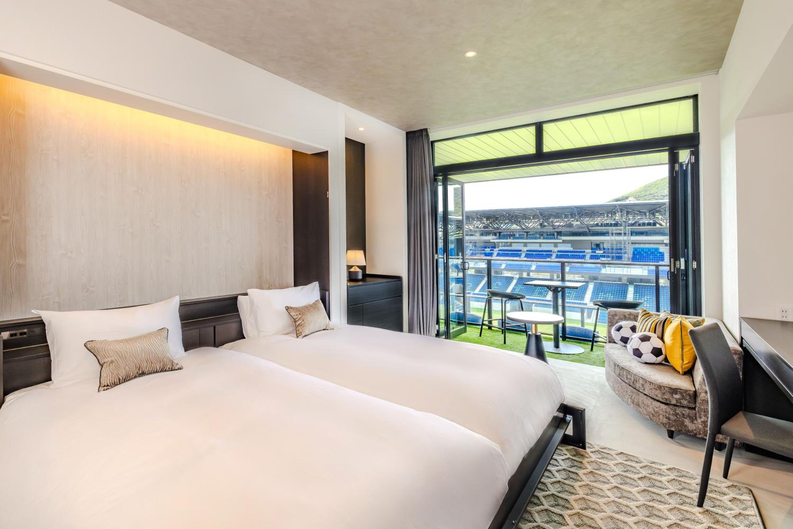 Standard, Twin Beds, Stadium View