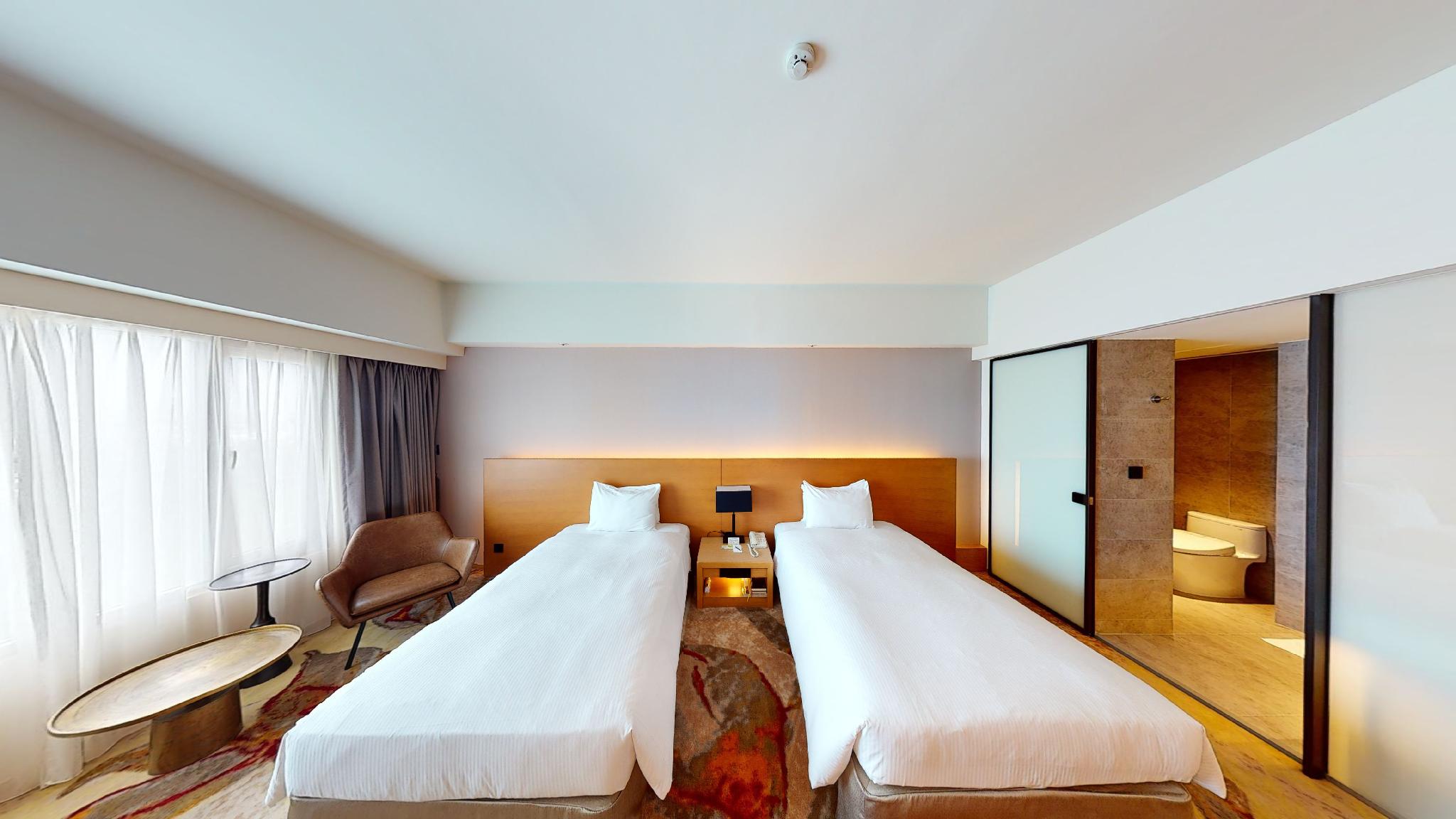 Deluxe, Double or Twin Bed