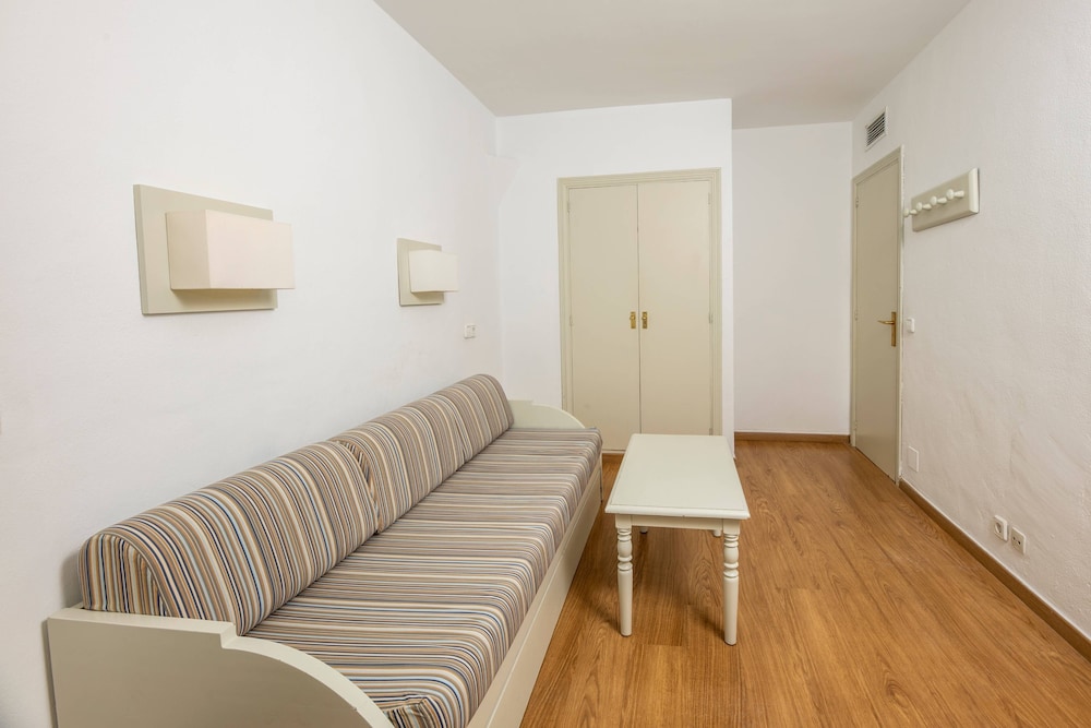 Hotel Club Es Talaial 51/68