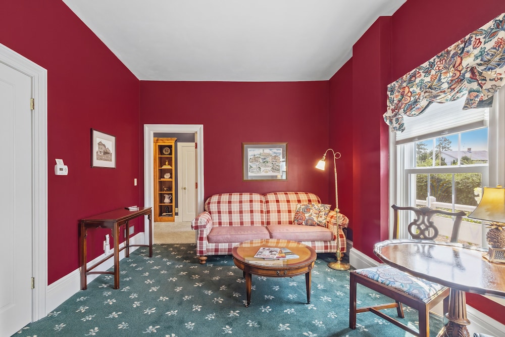 The Rochester Inn, A Historic Hotel 36/70